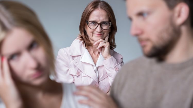 Merasa Tidak Nyaman di Rumah Mertua? Mungkin Beberapa Hal Ini Harus Kamu Lakukan