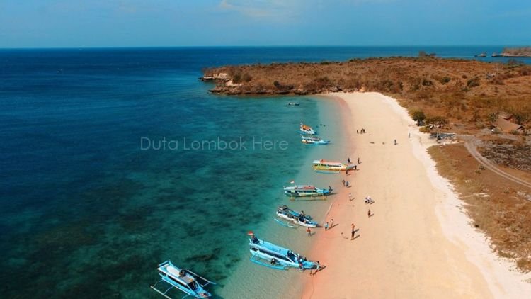 Pantai Sequi Tak Kalah Indah Dengan Pantai Pink