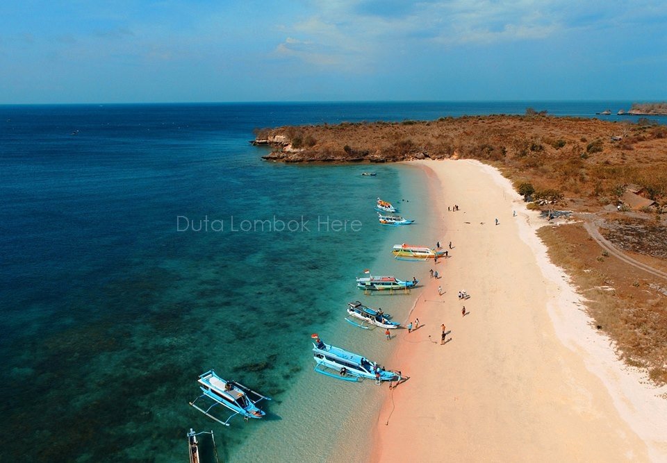 Pantai Sequi Tak Kalah Indah Dengan Pantai Pink