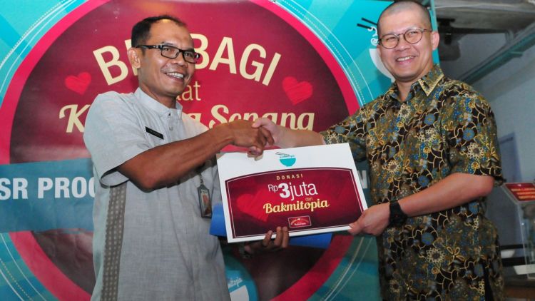 Bakti Sosial Ala Bakmitopia; Berbagi Saat Perut Kenyang dan Hati Senang