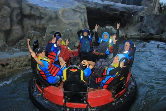 Niat Bermain Jadi Mimpi Buruk, Wahana Arung Jeram Dufan Terbalik