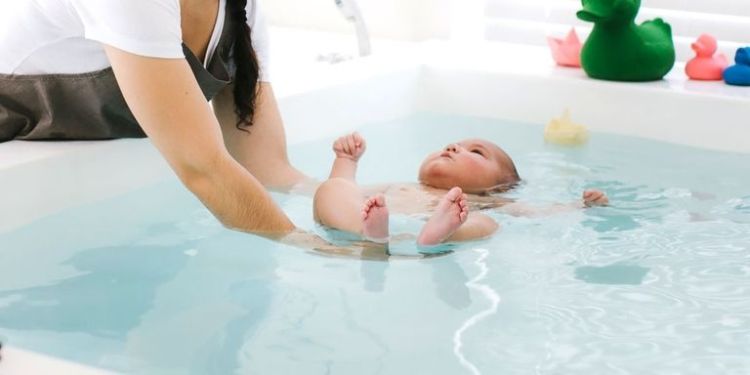 5 Hal Penting dan Wajib Dipertimbangkan Sebelum Ajak Bayimu ke Baby Spa