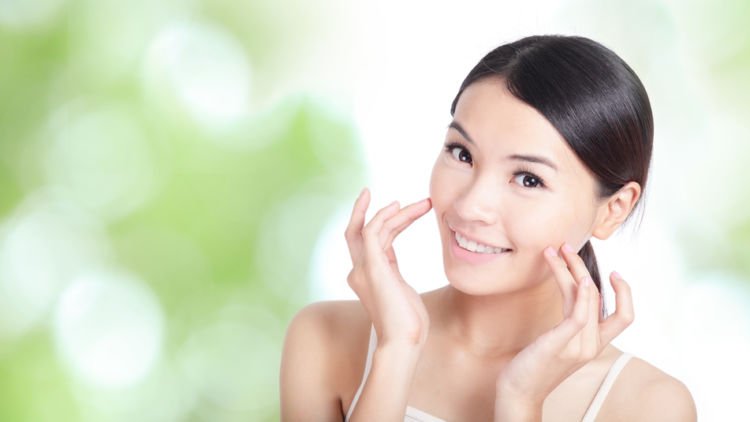 Ingin Wajah Terlihat Mulus dan Bercahaya ? Yuk Coba Tips Skin Care Rutin ini