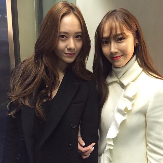 Bersaudara, Ini Gaya Keren Krystal Jung & Jessica Jung!