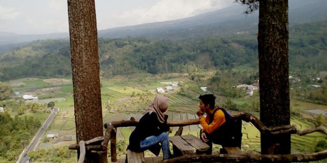 Menikmati keindahan dan berbicara tentang mempertahankan