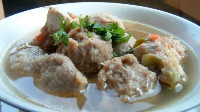 Diserang HOAX, Warung Bakso di Bekasi Ini Langsung Sepi! Tega Banget Sih