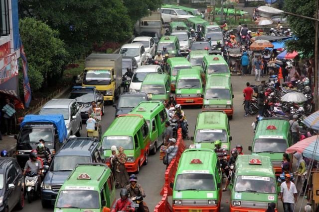 Kota Bogor yang penuh sesak dengan angkot