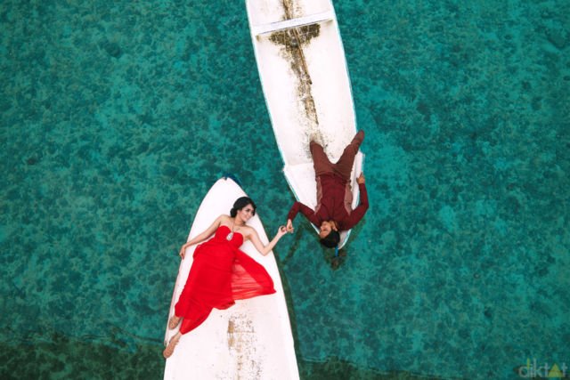 10 Ide Pre-Wedding Cantik di Atas Perahu. Ayo Arungi Bahtera Bersamamu, Mz!