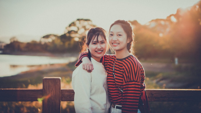 Peluk Kakak Perempuanmu Lebih Kencang, Sebab 7 Pengorbanan Ini Telah Mereka Lakukan