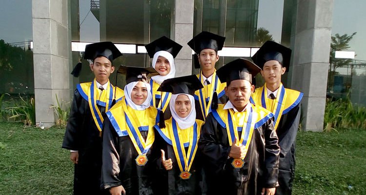 Untuk Kamu yang Telah Wisuda, Kini Saatnya Kamu Berjibaku di Dunia Nyata