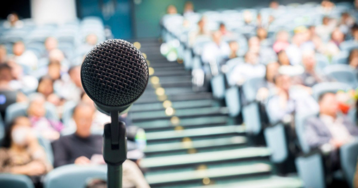 Kamu Penderita Glossophobia? Solusi Ini Bisa Membantumu Mengatasinya!