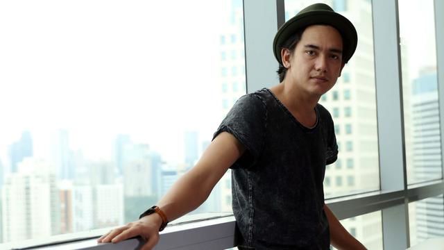 Kilas Balik Karier Adipati Dolken Sebelum Bermain dalam Film Posesif. Sudah Pantas Go Internasional?