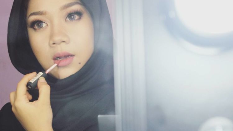 Belajar Make Up dari Hijaber Muda Cheryl Raissa