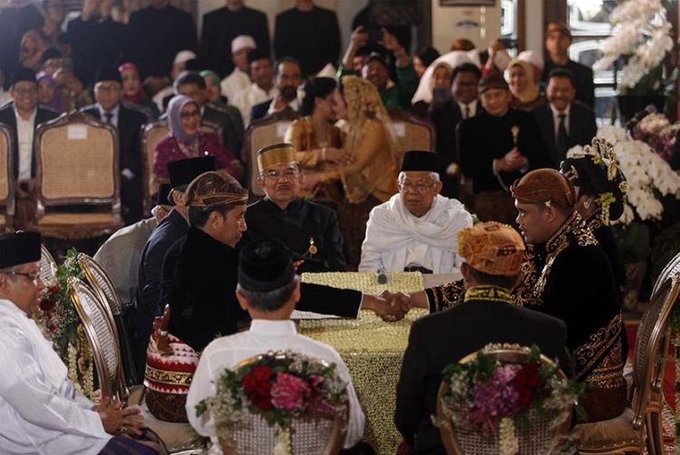 Penuh Adat Jawa, Kahiyang dan Bobby Ucapkan Janji Suci. Intip Ulasan Acara Tadi Pagi di Sini