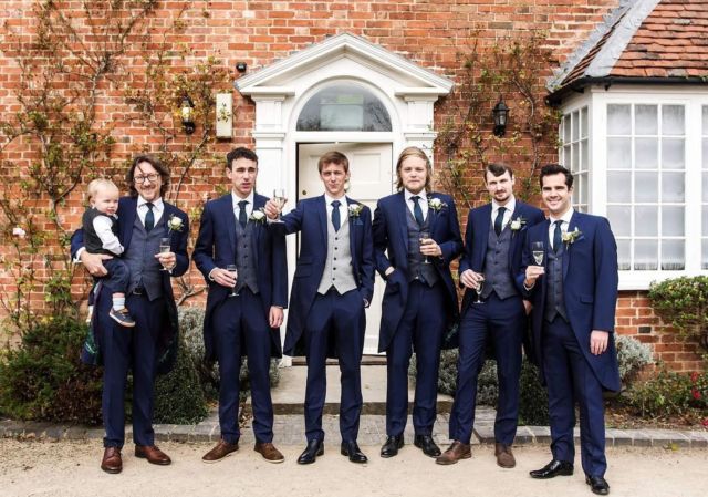 Kerap Terlupakan, 20 Pose Foto Groomsmen Ini Layak Tiru. Pendamping Cowok Juga Bisa Tampil Seru