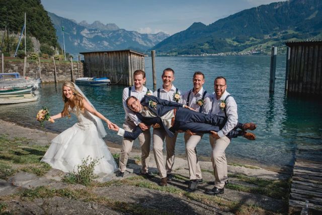 Kerap Terlupakan, 20 Pose Foto Groomsmen Ini Layak Tiru. Pendamping Cowok Juga Bisa Tampil Seru