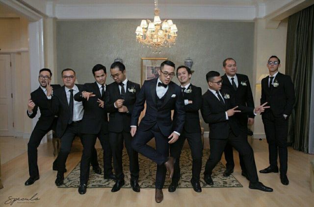 Kerap Terlupakan, 20 Pose Foto Groomsmen Ini Layak Tiru. Pendamping Cowok Juga Bisa Tampil Seru