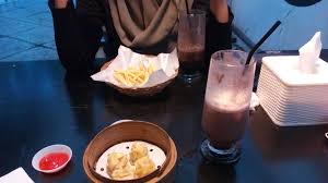 makan di cafe