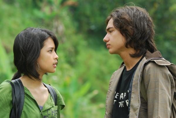 Kilas Balik Karier Adipati Dolken Sebelum Bermain dalam Film Posesif. Sudah Pantas Go Internasional?