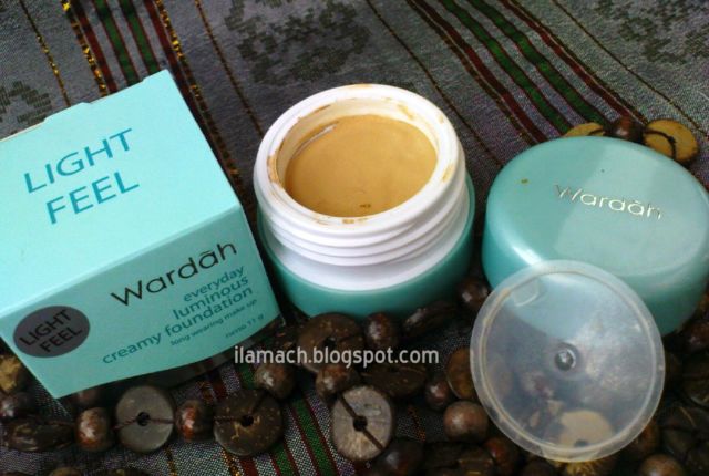 Wardah Everyday Luminous Extra Cover