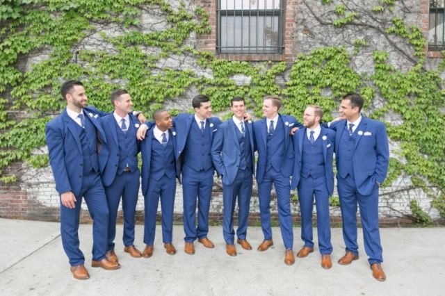 Kerap Terlupakan, 20 Pose Foto Groomsmen Ini Layak Tiru. Pendamping Cowok Juga Bisa Tampil Seru