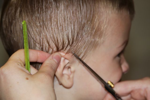 Pastikan rambut si Kecil basah