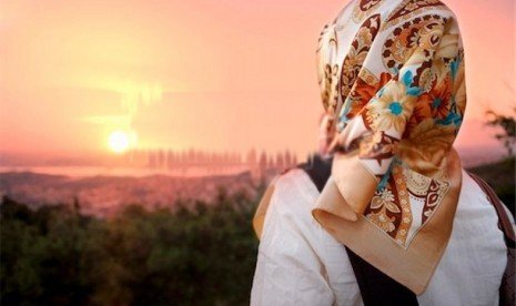 Bolehkah Aku yang Berkalung Salib Ini Mencintai Wanita Berhijab Itu?