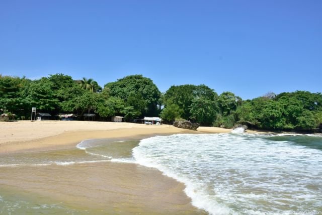 Pesona Pasir Putih Dan Pulau Eksotis Pantai Santolo