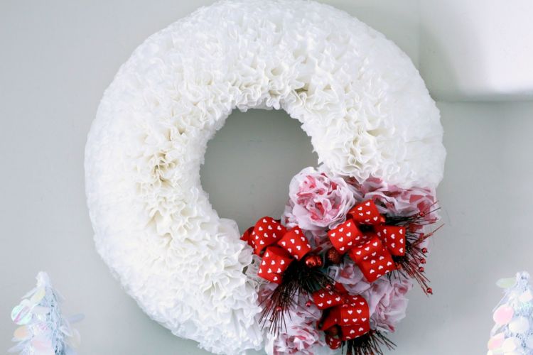 Inspirasi DIY Christmas Wreath Unik nan Cantik Menggunakan Bahan Daur Ulang. Bikin di Rumah Yuk!