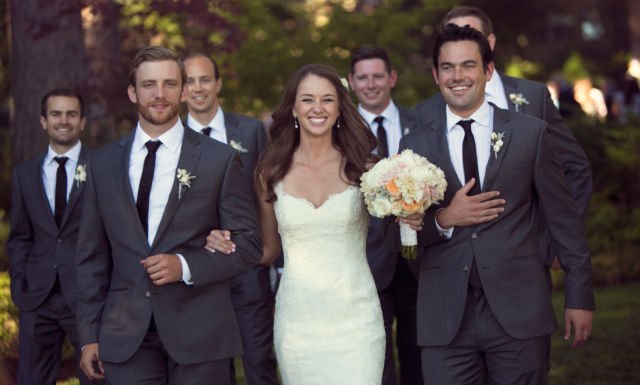 Kerap Terlupakan, 20 Pose Foto Groomsmen Ini Layak Tiru. Pendamping Cowok Juga Bisa Tampil Seru