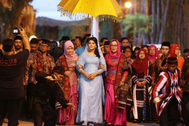 Usung Adat Mandailing, Kahiyang Pakai Mahkota Tujuh Tingkat. Ternyata Ini Makna di Baliknya