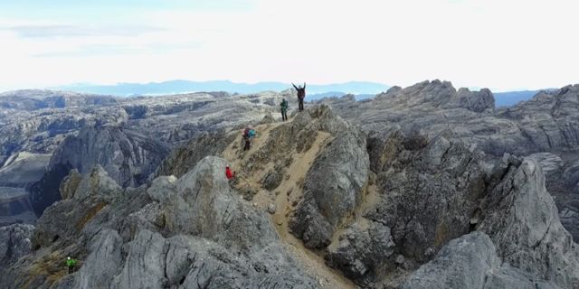 Pendakian Gunung Cartenz