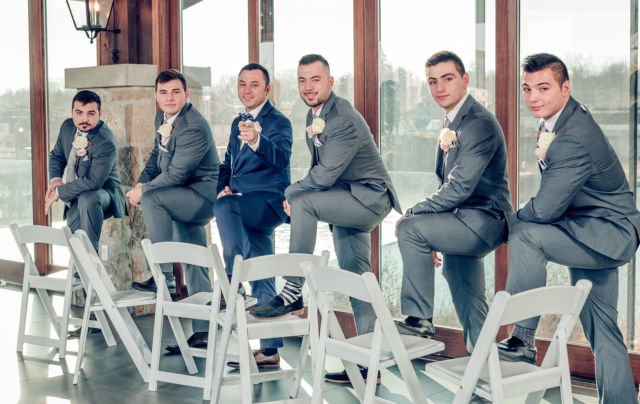 Kerap Terlupakan, 20 Pose Foto Groomsmen Ini Layak Tiru. Pendamping Cowok Juga Bisa Tampil Seru