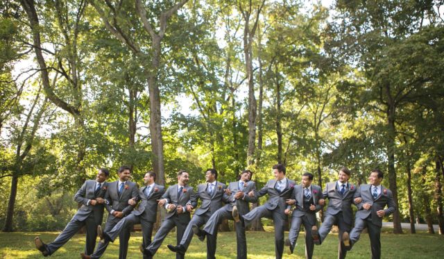 Kerap Terlupakan, 20 Pose Foto Groomsmen Ini Layak Tiru. Pendamping Cowok Juga Bisa Tampil Seru