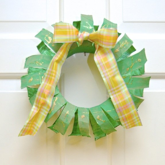 Inspirasi DIY Christmas Wreath Unik nan Cantik Menggunakan Bahan Daur Ulang. Bikin di Rumah Yuk!