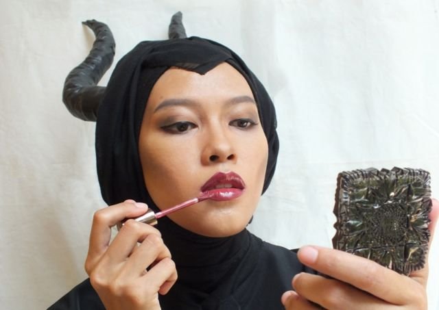 Belajar make up jadi Maleficent