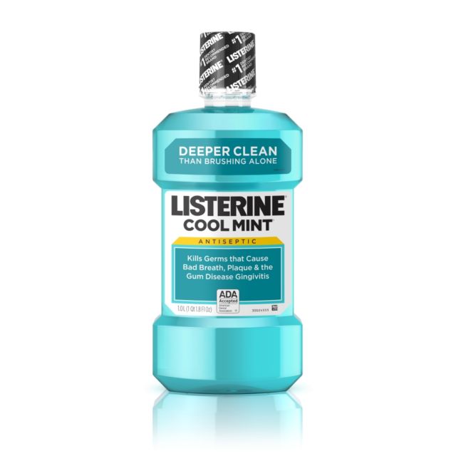 • Larutkan 2 pil aspirin, kapsul vitamin A, 1 sendok teh garam laut dan beberapa minyak sayur dalam 200 ml air. Letakkan tanganmu ke piring selama 10 menit dan kemudian bersihkan dengan tissue kering.