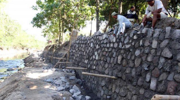 Hujan Deras, Mahasiswi Brawijaya Tewas Tertimbun Bangunan Akibat Longsor di Malang