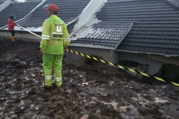 Hujan Deras, Mahasiswi Brawijaya Tewas Tertimbun Bangunan Akibat Longsor di Malang