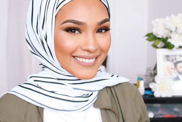 Chinutay juga kerap menampilkan tutorial hijab di vlog-nya.