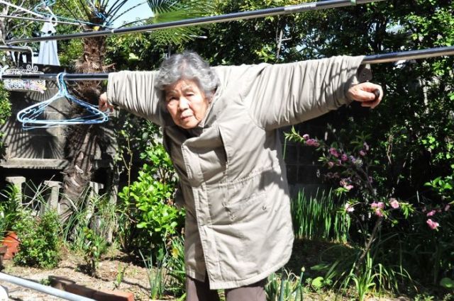 Nenek 88 Tahun Hobi Foto Unik Setelah Dapat Kamera dari Anaknya. Hasil Jepretannya Gemesin Banget