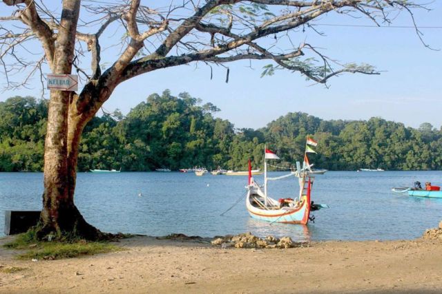 Pantai Sendang Biru