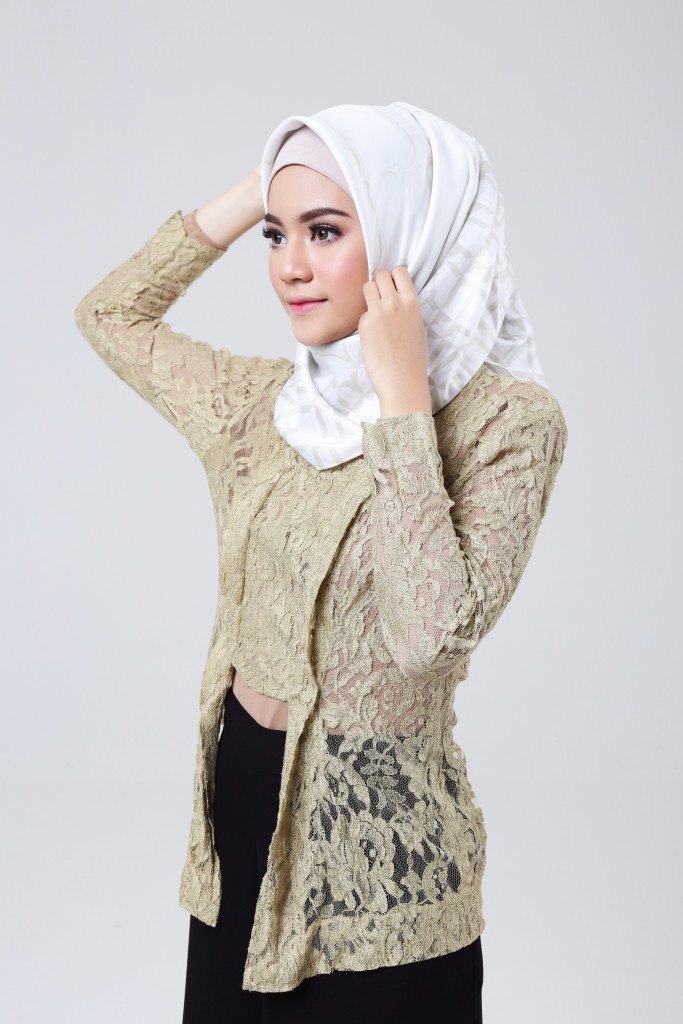 10 Inspirasi Hijab dan Hair Do Cantik Buat Lamaran. Simpel dan Elegan!