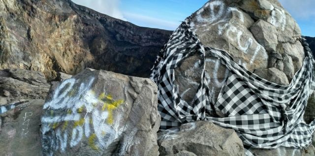 Vandalisme di Atas Gunung