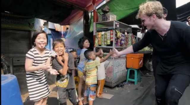 Kodaline Kejutkan Warganet dengan Rilis Video Baru. Pasti Kamu Juga Nggak Asing Sama Latar Tempatnya