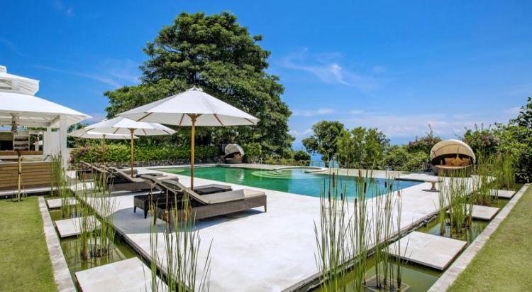 8 Villa Romantis Tepi Laut di Bali yang Cocok Untuk Dinikmati Bersama Pasangan Halal!