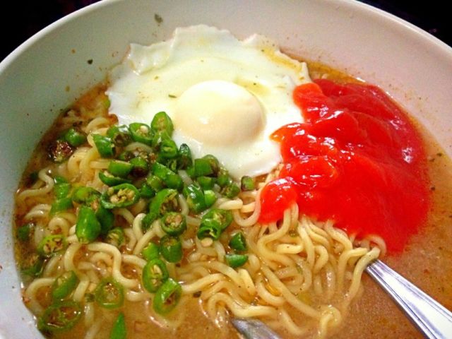 Mie+telor+hujan+ibu=syahdu cucok meong