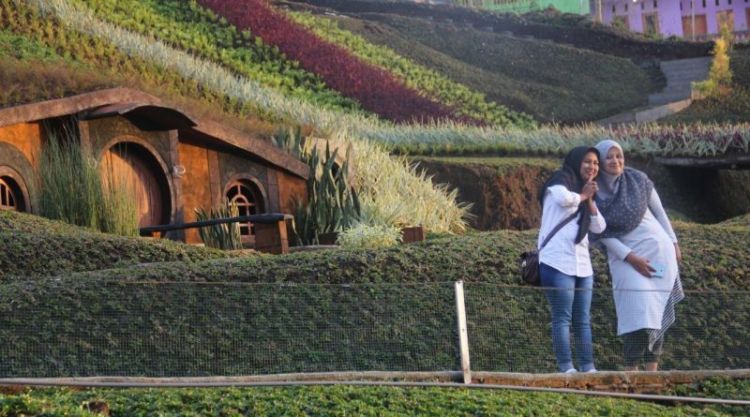 Taman Kelinci Malang, Destinasi Kekinian yang Hits Bagaikan Negeri Dongeng!