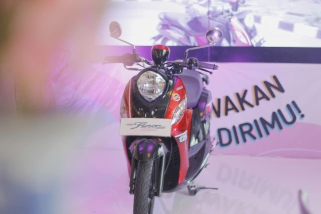 Menelisik 5 Kepribadian Cewek Dari Caranya Duduk Saat Dibonceng Naik Motor