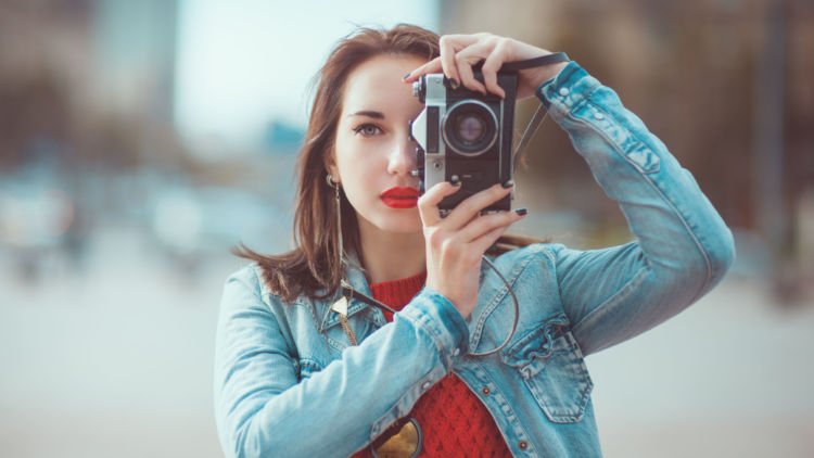 8 Benda yang Bisa kamu Jadikan Properti Fotomu, Biar Postingan di Instagram Kian Lucu